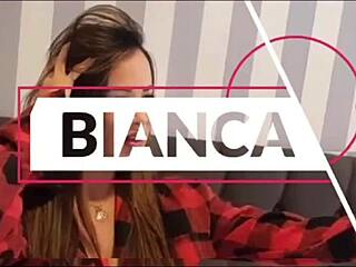 Milf safada flashes big tits on street app 😏