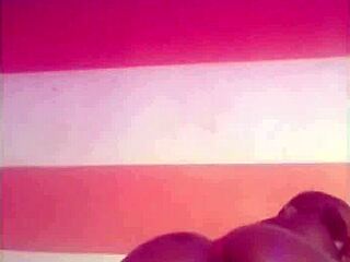 Intriguing waistline attracts curious attention