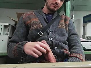 Work from home, boss nearby, still lonely. Solo