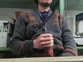 Work from home, boss nearby, still lonely. Solo