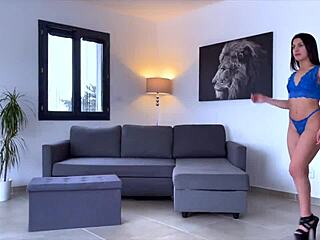 Francesca jeune italienne enjoys intimate moments