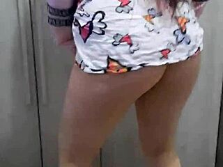 Watch this latina rebolando in calcinha with big ass tits and lingerie for intense sex
