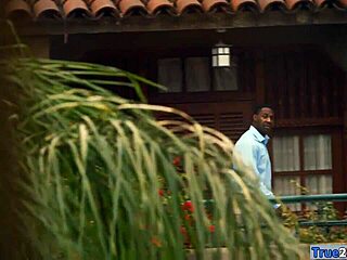 Giant Boobs Ghetto Girl Gets Fucked by White Shaft