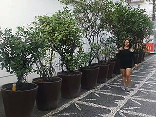 Paty Bumbum Searches Guy in Shopping Playland, Gives in Bathroom to El Toro de Oro