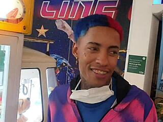 Paty Bumbum Searches Guy in Shopping Playland, Gives in Bathroom to El Toro de Oro