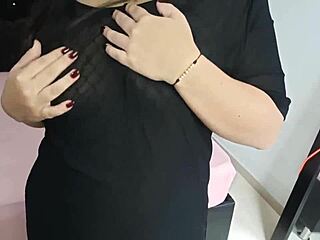 Does your neighbor satisfy your mesh fetish with wet close-ups?