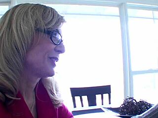 I love that mature cougar with the sexy cute girl