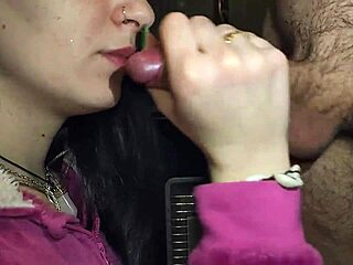The housewife in purple pajamas loves to suck
