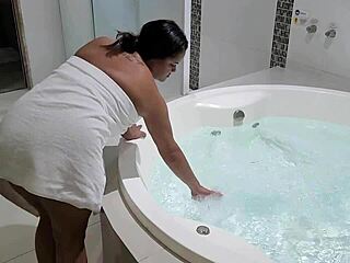 i couldn't resist masturbating in the gym sauna