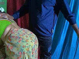 देसी भाभी देवर से हॉट फोरप्ले का मजा लेती है