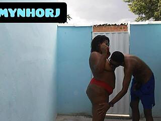 cheio de tes�o fudendo no quintal na pele