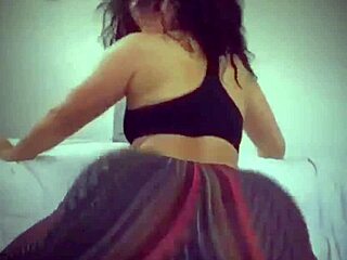 Girls compete in bounce challenge twerking their sexy asses