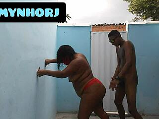 cheio de tes�o fudendo no quintal na pele