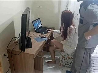 Safada Dona de Casa Meets Depraved Repairman for Hot Action!