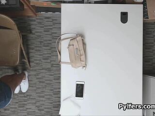 did you see the sec guard banging that perky blonde teen backstage?