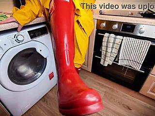 Give me a cum and piss party with dildo and toys