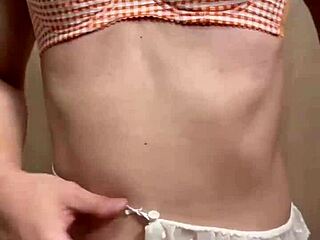 Look at this flaquita culona stripping and masturbating in sexy lingerie!