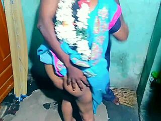 indian aunty room cleaning have sex with house owner