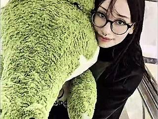 Got a plush alligator and gave thanks with steamy cosplay sex. Qrozne stars!