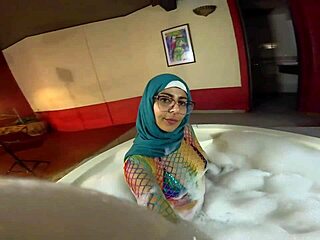 pussy to mouth action in the jacuzzi with mia niqab