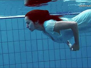 oh my god, piyavka chehova's big bouncy juicy tits look amazing underwater!