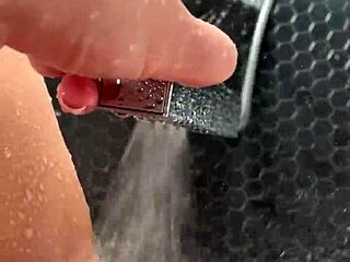 Curvy teen masturbates in sunny Saudi shower