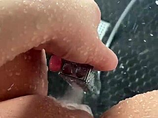 Curvy teen masturbates in sunny Saudi shower