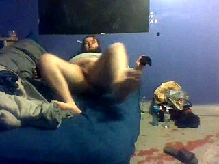 zdshit jerks off solo