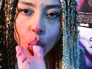 im totally hooked on tasting her toes