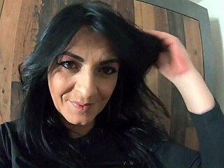 ये लिंगरी तुम्हारे लंड को कैसा महसूस करा रही है?