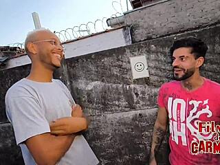 namorado deu de presente pra sua mina mais 2 picas rolou ate tripla penetração tudo sem camisinha