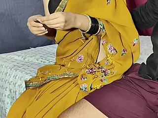 सुंदर शादीशुदा भारतीय बड़े बूब्स वाली टैबू बैकस्टेज सेक्स में।