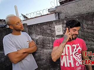 namorado deu de presente pra sua mina mais 2 picas rolou ate tripla penetração tudo sem camisinha