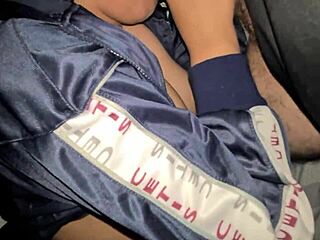 सुंदर लैटिना स्टूडेंट की विशाल टिट्स दूध निकाली जाती हैं जबकि मैं उसके अंदर कुम करता हूँ।