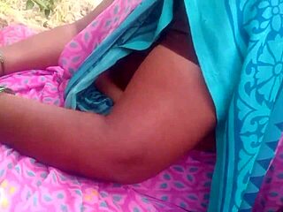 indian beauty, show me your boobs in this aunty porn?