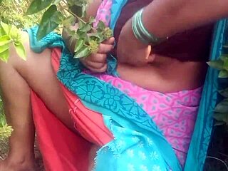 indian beauty, show me your boobs in this aunty porn?