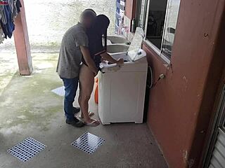 Casa de mulher casada: marido ausente, t�cnico e mais
