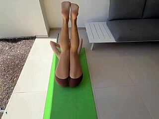 A trainer of yoga is fucking in the park by a stranger