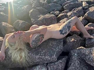 hot exhibitionist plays with her clit on public beach.