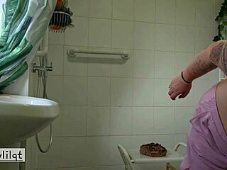 Kinkylilqt squashes cake with ass