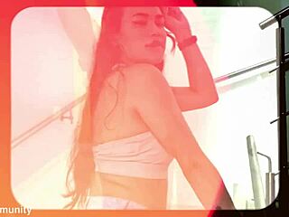 Meet Luna, New Latina MILF With Big Natural Tits On Live