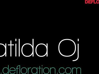 Matilda OJ shares steamy close-up solo play session