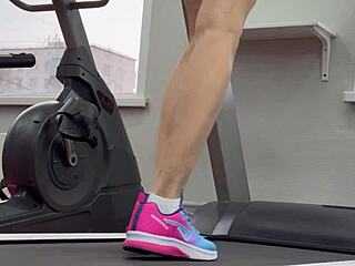 Just another gym day with extra-hot babe