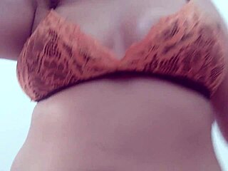 Conversando E Se Arrumando Para Trabalhar Com Emoções