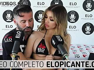 Elo Podcast Le Pega Con La Paleta A Veve Valencia.