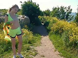 Spunky teen model strips naked during outdoor photoshoot