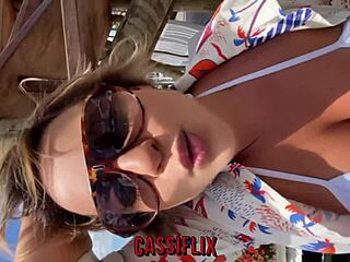 Boyfriend is a safado, took my bikini on the beach