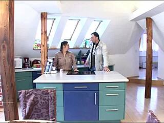 Neighbor Lends Hand For Pussy