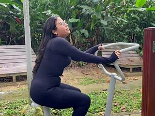 I fucked a stranger with big cock in the public park, almost got caught