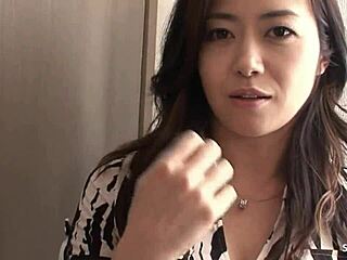 Japanese mature stepmom unleashes massive squirt with Hitachi